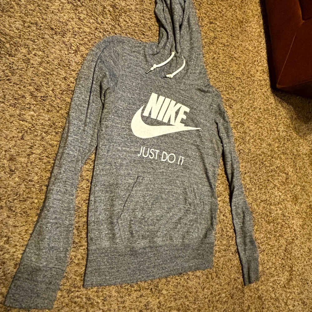 Woman’s Nike Gray Hoodie sweatshirt size small